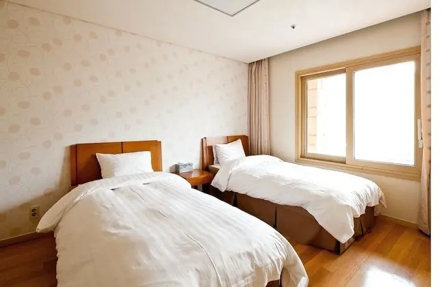 Sonobell Tower D Suite (Ondol, Double or Twin Bed Randomly Assigned)