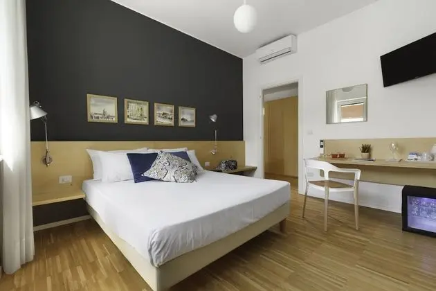 Deluxe Tek Büyük Yataklı Oda, 1 Büyük (Queen) Boy Yatak, Sigara İçilmez, Avlu Manzaralı