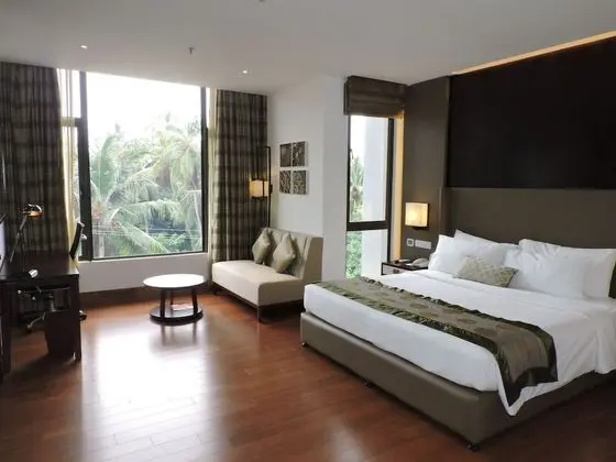 Premium King Room with Airport Pick up and Drop off including 15% off on F&B & Spa