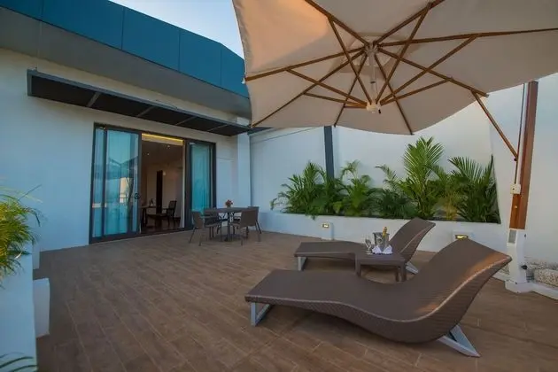 Vivanta Suite Room with Airport Pick up and Drop off including 15% off on F&B & Spa
