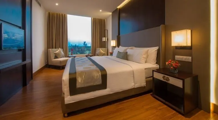 Vivanta Suite Room with Airport Pick up and Drop off including 15% off on F&B & Spa