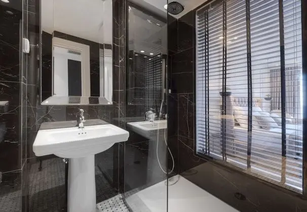 Tek Büyük Yataklı Oda, Balkon