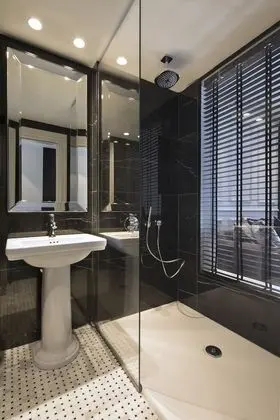 Tek Büyük Yataklı Oda, Balkon