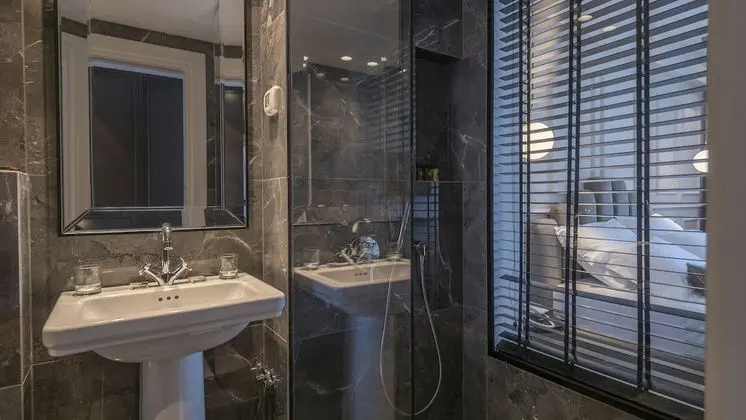 Tek Büyük Yataklı Oda, Balkon, Deniz Manzaralı