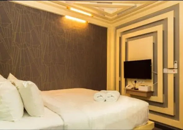 Signature King Room