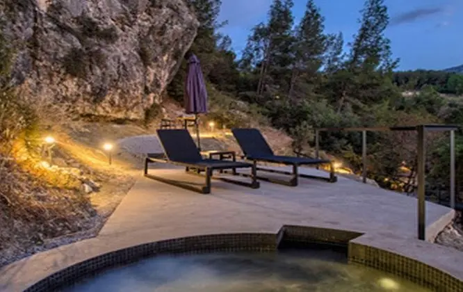 Suit With Jacuzzi