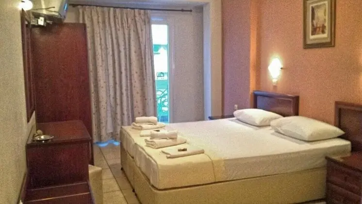 Tek Büyük veya İki Ayrı Yataklı Oda, 1 Çift Kişilik veya 2 Tek Kişilik Yatak