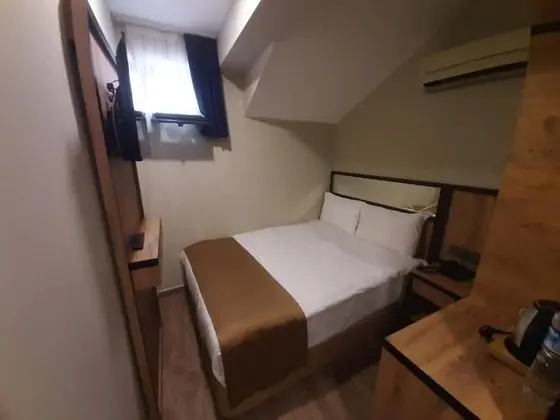 Basic Tek Büyük Yataklı Oda