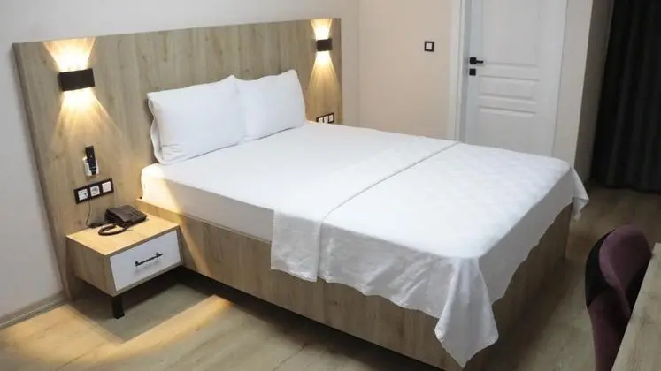 Deluxe Oda, Bahçe veya Sokak Manzaralı, Balkonlu