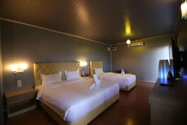 Container Triple Room