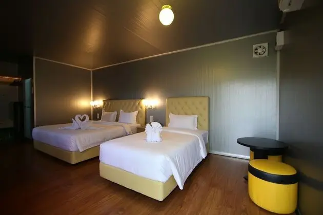 Container Triple Room