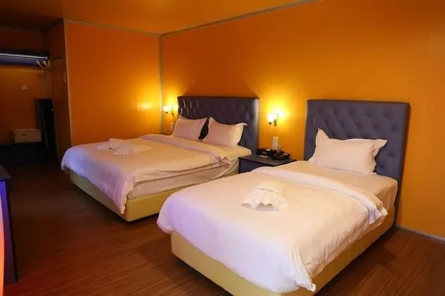 Container Triple Room