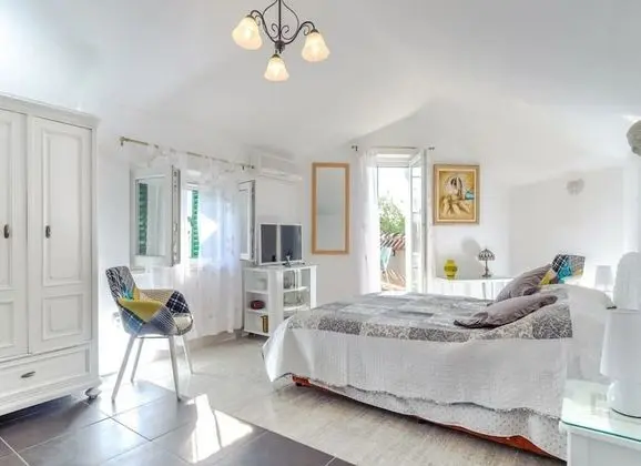 Ev (Vjerocka - with pool - H(5+3))