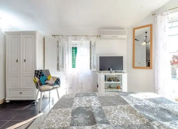 Ev (Vjerocka - with pool - H(5+3))