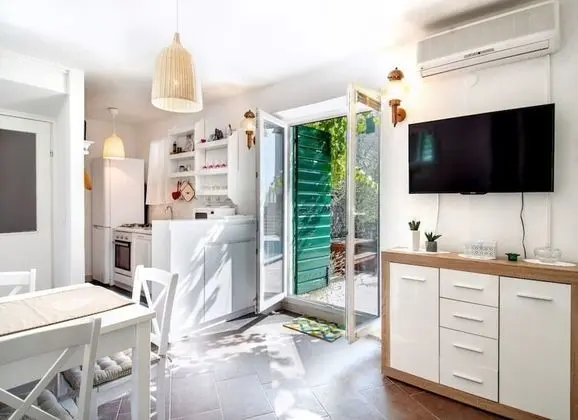 Ev (Vjerocka - with pool - H(5+3))