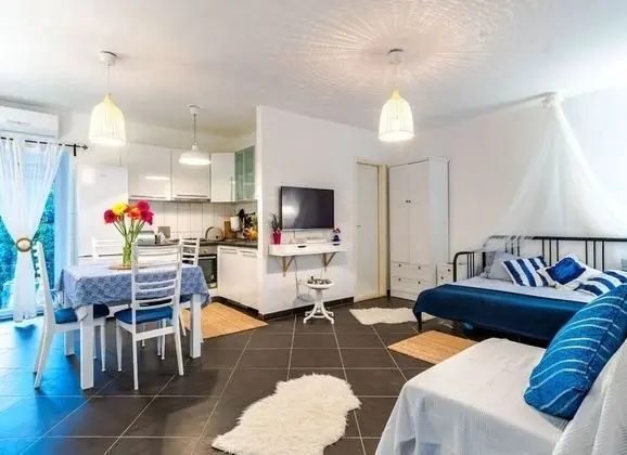 Ev (Vjerocka - with pool - H(5+3))