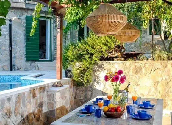 Ev (Vjerocka - with pool - H(5+3))