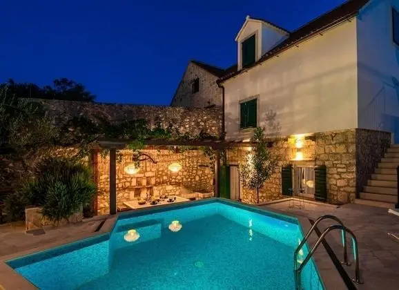 Ev (Vjerocka - with pool - H(5+3))