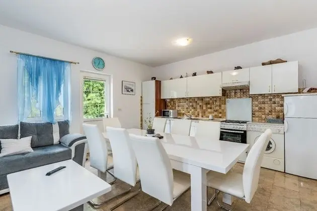 Ev (VladimirG - surrounded by nature - H()