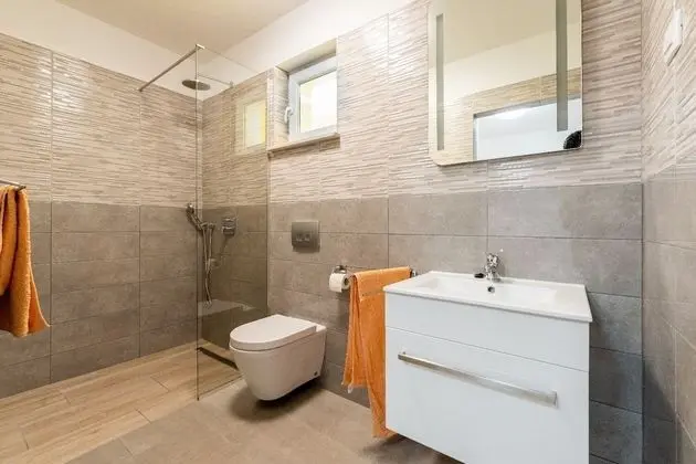 Ev (VladimirG - surrounded by nature - H()