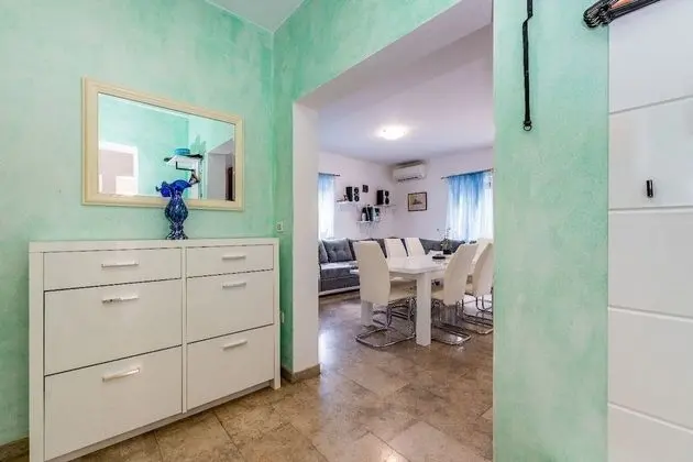 Ev (VladimirG - surrounded by nature - H()