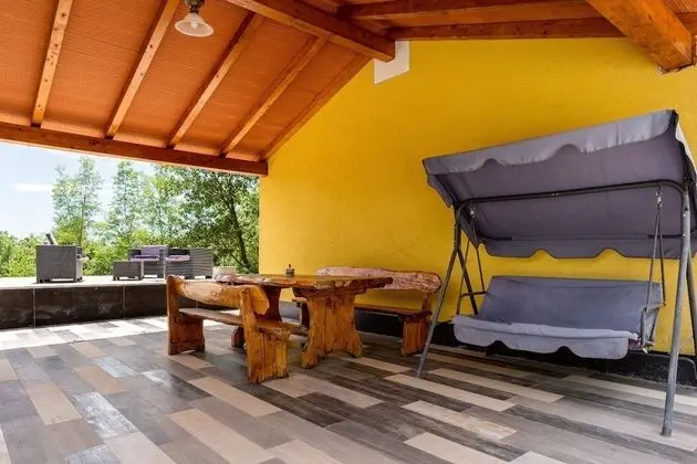 Ev (VladimirG - surrounded by nature - H()