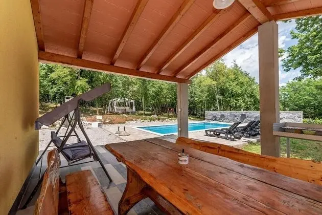 Ev (VladimirG - surrounded by nature - H()