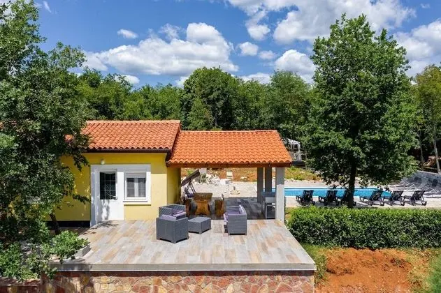 Ev (VladimirG - surrounded by nature - H()