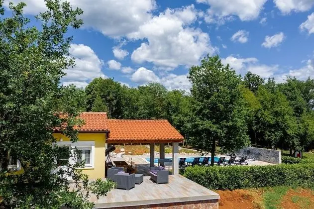 Ev (VladimirG - surrounded by nature - H()