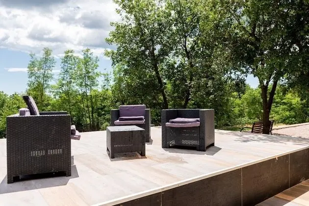 Ev (VladimirG - surrounded by nature - H()