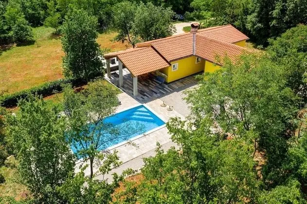 Ev (VladimirG - surrounded by nature - H()