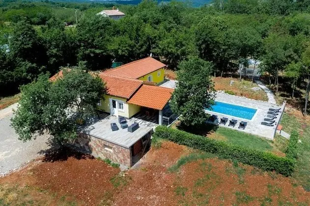 Ev (VladimirG - surrounded by nature - H()