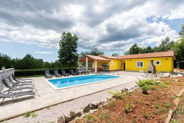 Ev (VladimirG - surrounded by nature - H()