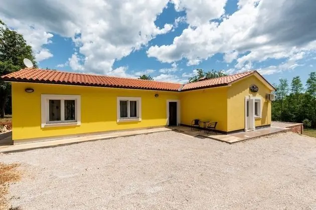 Ev (VladimirG - surrounded by nature - H()