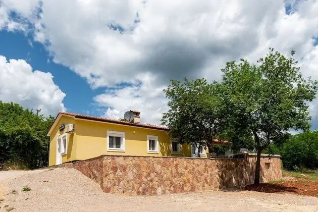 Ev (VladimirG - surrounded by nature - H()