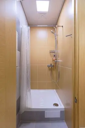 Üç Kişilik Oda, Ortak Banyo