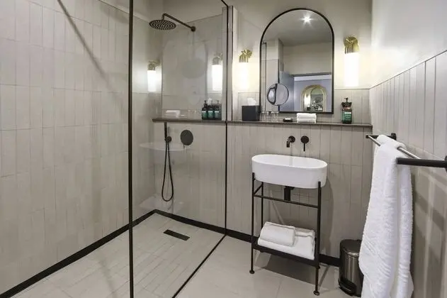 Premium Oda, 1 En Büyük (King) Boy Yatak (Walk-in Shower)