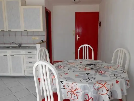 Superior Apart Daire, Teras, Denize Bakan (Crveni)