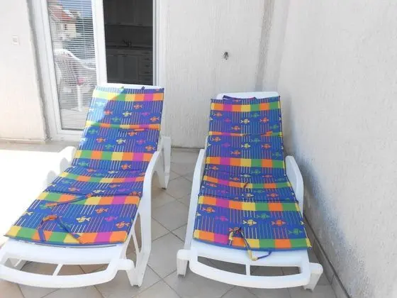 Superior Apart Daire, Teras, Denize Bakan (Crveni)