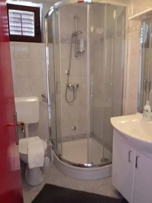 Superior Apart Daire, Teras, Denize Bakan (Crveni)