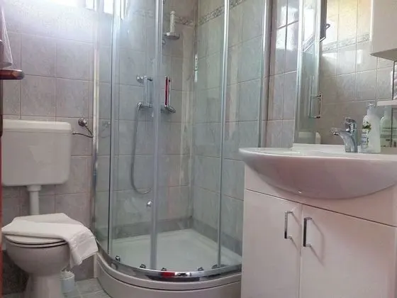 Superior Apart Daire, Teras, Denize Bakan (Crveni)