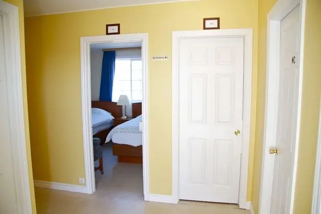 Tek Büyük veya İki Ayrı Yataklı Oda, Ortak Banyo