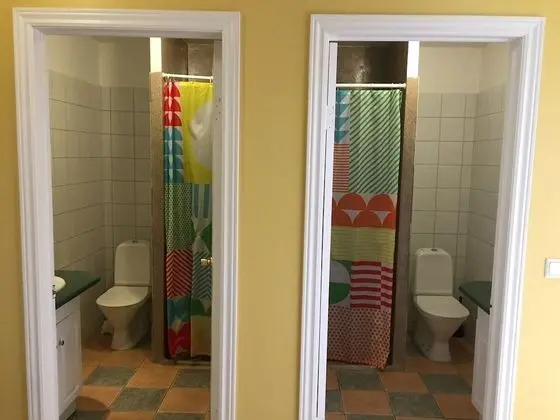 Tek Büyük veya İki Ayrı Yataklı Oda, Ortak Banyo