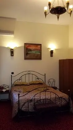 Üç Kişilik Oda