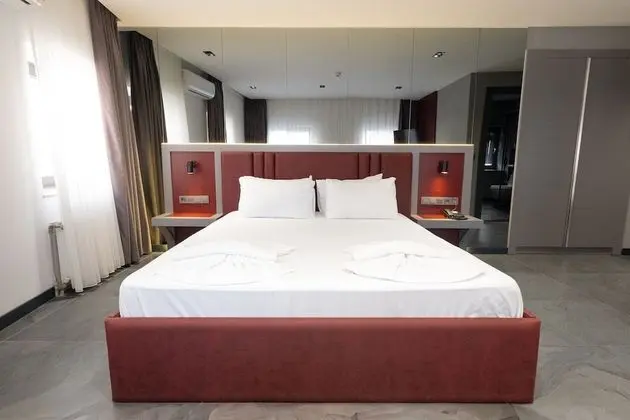 Deluxe Tek Büyük Yataklı Oda