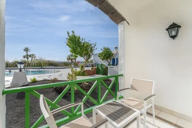Tek Büyük Yataklı Oda, Havuz Manzaralı (2 adults and 1 child)
