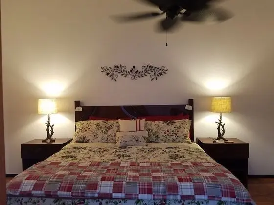 Luxury Bungalov, 1 Yatak Odası, Şömine, Göl Manzaralı (Punawai Hale)