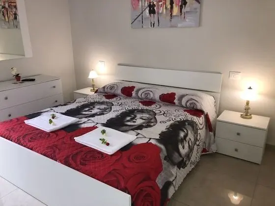 Standard Tek Büyük Yataklı Oda