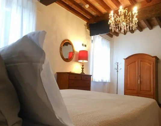 Büyük Yataklı Tek Kişilik Oda