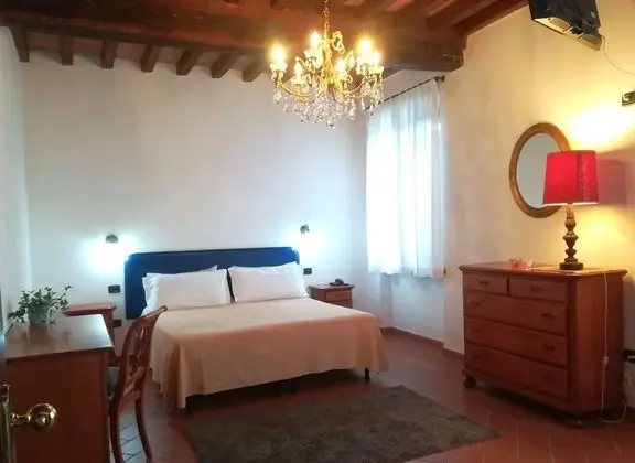 Büyük Yataklı Tek Kişilik Oda